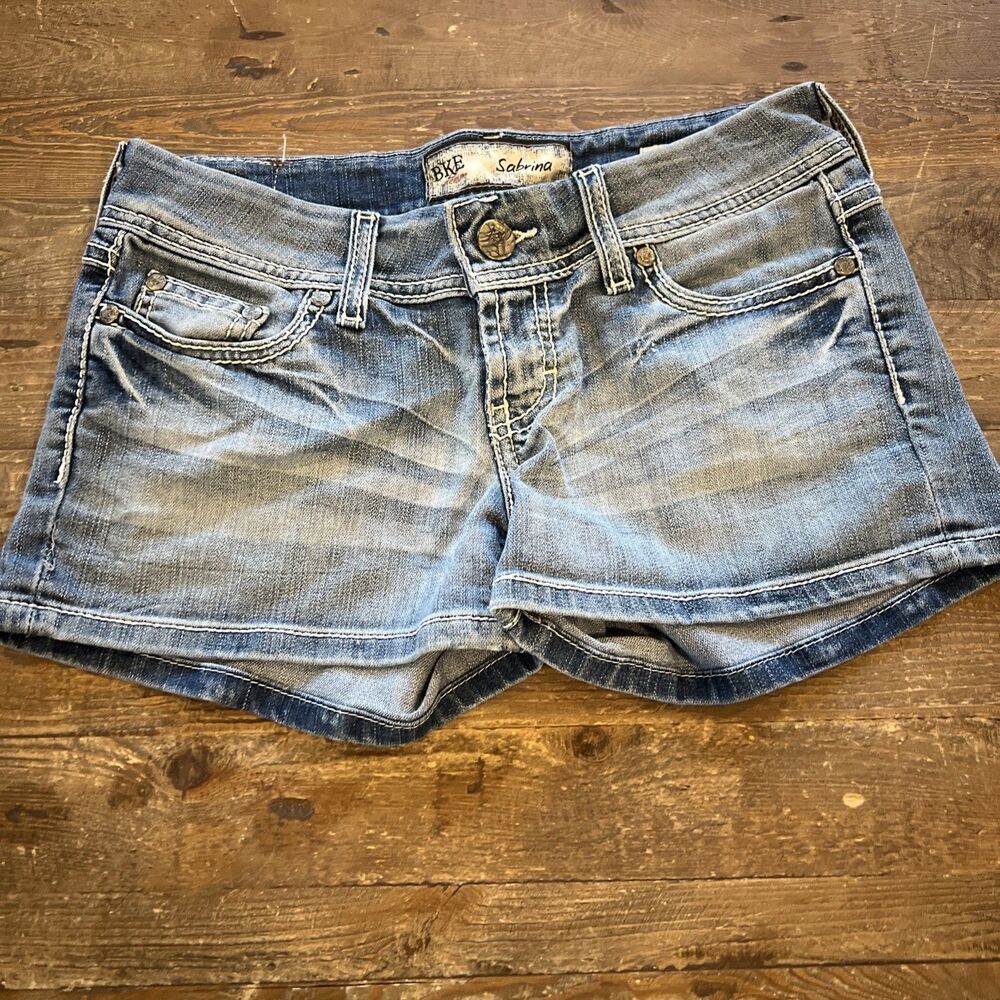 Buckle BKE Sabrina Light Wash Distressed Stretch Y2K Low Rise Shorts Sz 26